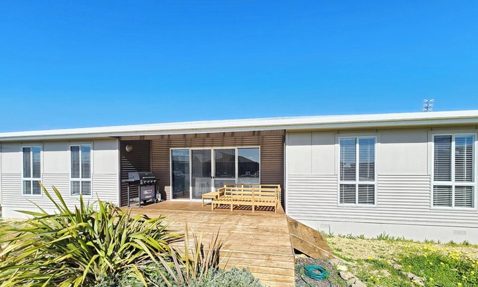 Waterhouse House | Jama - Coastal Entertainer - 200 metres to Robes' famous Longbeach!