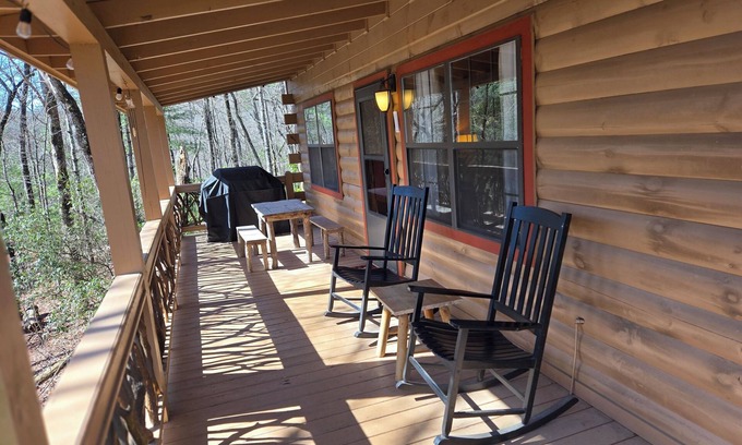 Blue Ridge Cabin | -Jan 2025 Remodel- Enjoy the Cool Mountain Air, Sling, WiFi, Fire Pit, Doggie