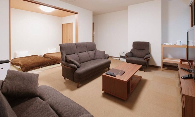 Yamanakako House | JapaneseWestern style family room with attached b / Minamitsuru-gun Yamanashi