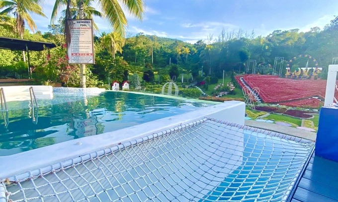 Samal Bed & Breakfast | Jardin De Ysabelle and Hobbiton Cafe