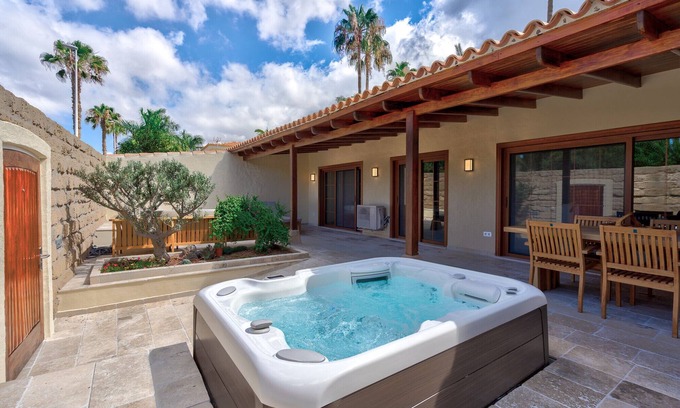 Costa Adeje Ski Chalet | JARDINES DEL DUQUE