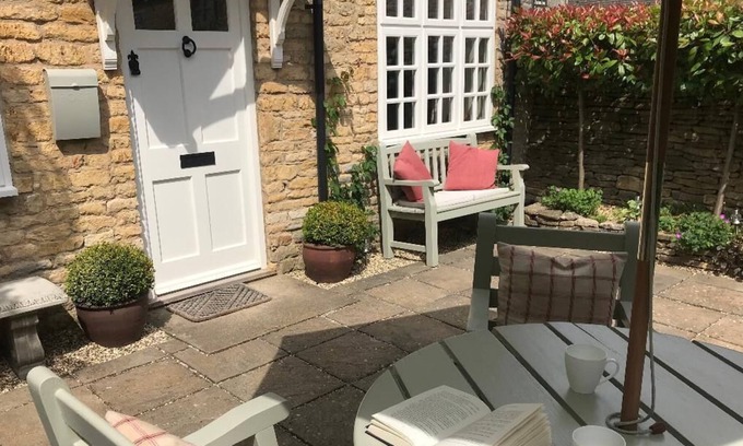 Bourton Cottage | 'JASMINE COTTAGE' - Bourton on the Water - Short Stroll Away from the village