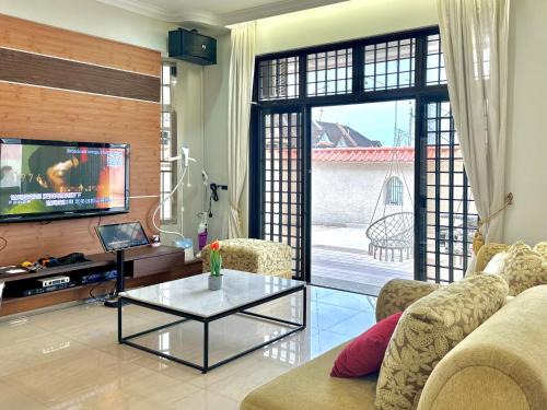 Central District House | JB Town Landed House 22pax near CIQ 4B3B