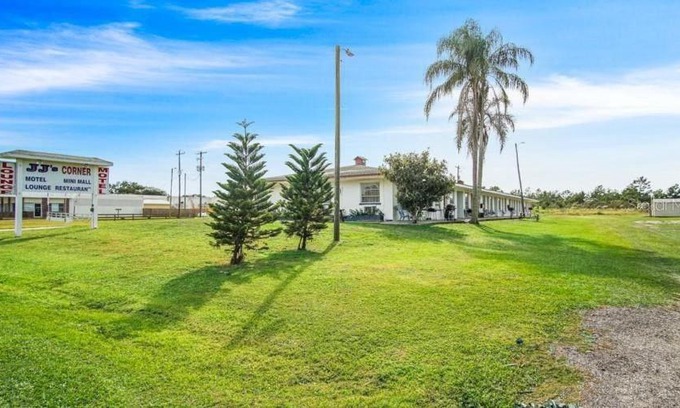 Indian Lake Estates Hotel | JJ's Motel