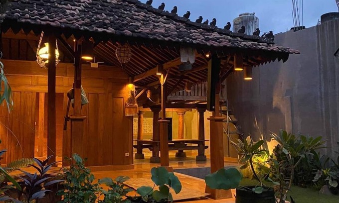 Kediri House | Joglo Breeze Guesthouse and Villa full house