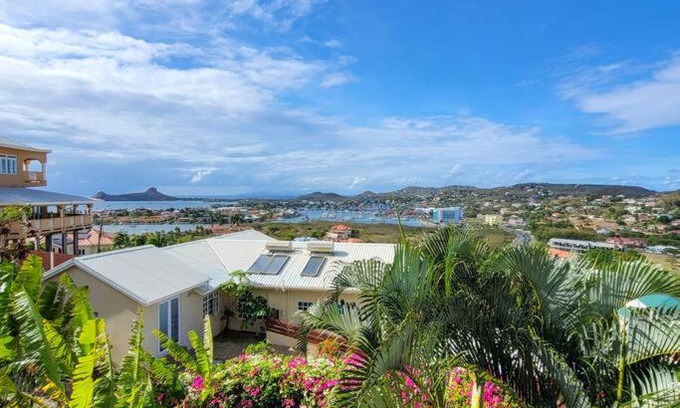 Rodney Bay Villa | Jolly Day Villa enjoys sea views in Rodney Heights