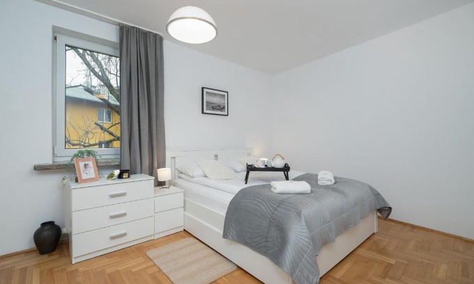 Stare Podgorze Apartment | Józefińska Apartment with Balcony Cracow by Noclegi Renters