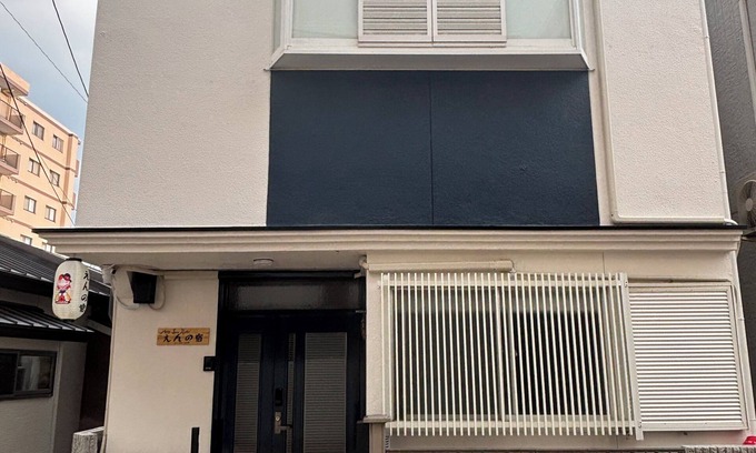 Fushimi House | Quiet residential area in Fushimi-ku, Kyoto. Both short/long term stays are welcome. 4 minute walk to subway station 3 stops to Fushimi Inari Taisha shrine Accommodates 2-10 people