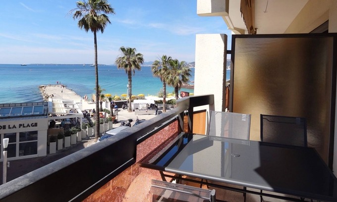 Juan-les-Pins Apartment | Juan les pins Center facing the sea, large 2 bedrooms apartment with parking