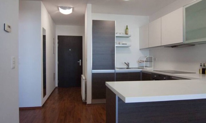 Nove Mesto Apartment | Juls Apartment/w parking and AC in 3 Towers