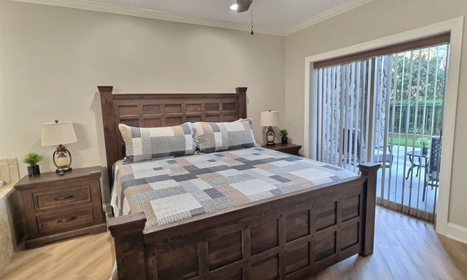 Gatlinburg Condo | Just Updated "Mountain Chic" Downtown Gatlinburg Strip, Walk to everything!