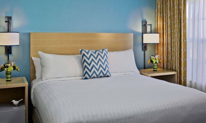 Sharonville House | Just What You Were Looking For! 2 Comfortable Units, Free Breakfast & Parking