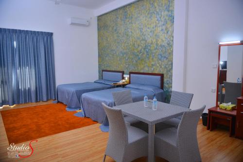 Minuwangoda Hotel | K And K Country Resort
