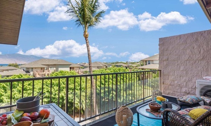 Kihei Condo | KAK C405 Updated 2BD Condo Across Beach w Pool AC