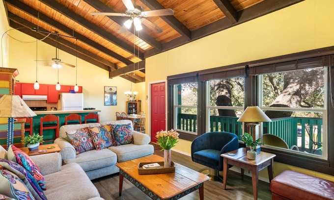 Barton Hills House | Kaleido House: king bed, close to Springs/Park