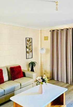 Victory Heights Apartment | Kalgoorlie, Unit 2, Golden Patch Retreat