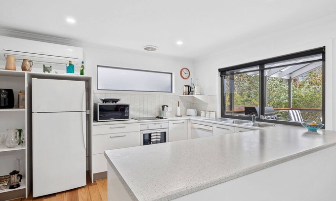 Anglesea House | Kanga Beach House, just moments from the beach and golf course