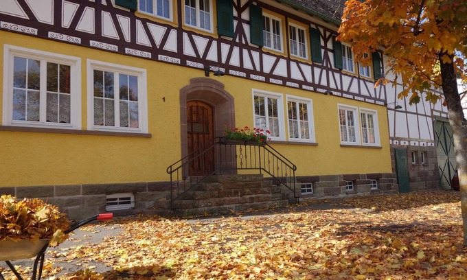 Trichtingen Apartment | Kanne Cottage Flaire Suite with stream and meadow