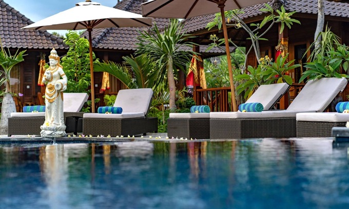 Mushroom Bay House | Karang Mas Villa (Superior Twin Hut Bungalow)