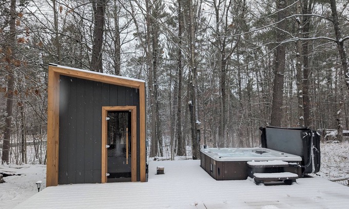 North Kawartha Cottage | Kawartha Forest Spa Cottage w/Hot Tub & Sauna