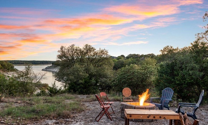 Temple House | ~Kayaks, Views, Fire Pit, Nature, Game Room~