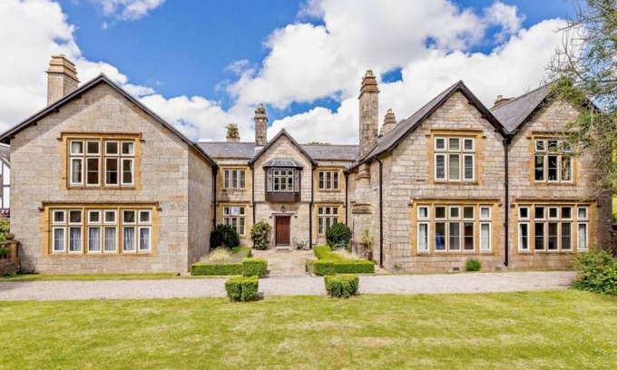 Chysauster Apartment | Kenegie Manor Court - Apartment with Heated Pool in Grade II listed Manor House