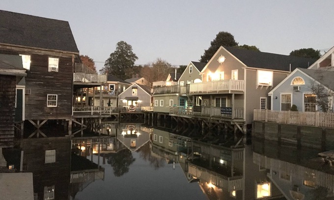 Kennebunkport Hotel | Kennebunkport, walk to beach, 1 mile from Bush compound, 5 minutes from town.
