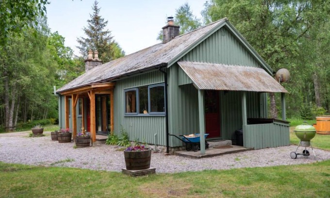 Beauly House | Kerrow Cottage by Interhome