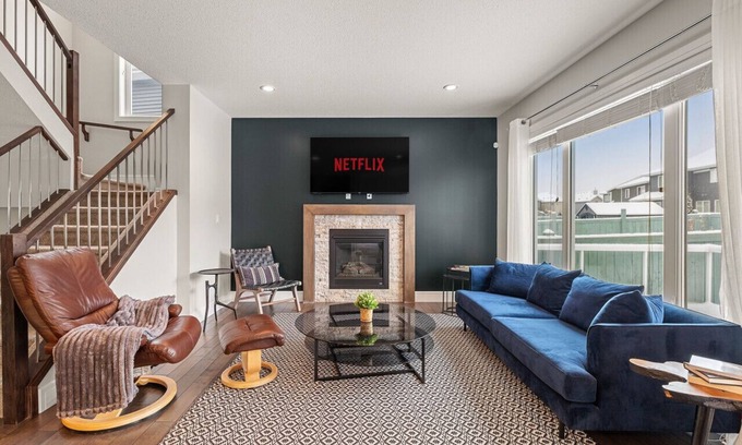 Southwest Edmonton House | Keswick Luxury Home King Bed 2 Living Rooms