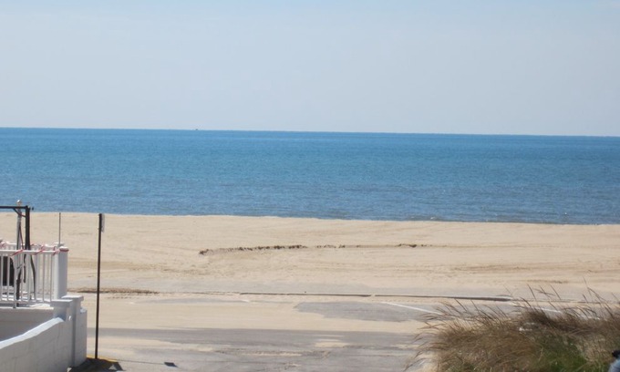 South Haven House | Key Lime Cottage. Fabulous Views!! 15 Second, Level Stroll to North Beach!
