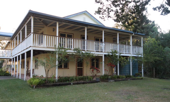 Brisbane Waterfront House | Kiarabilli - 2 storey house great for two families