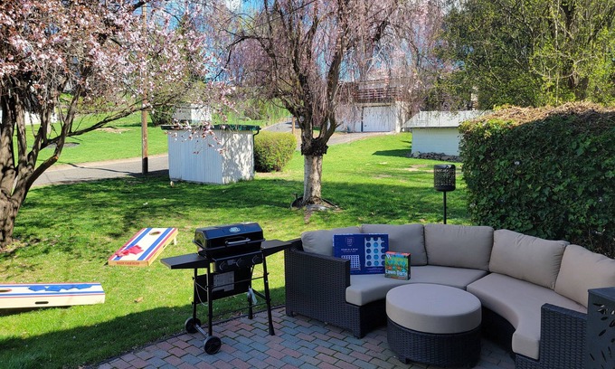 Prosser House | Kick back and relax in this warm and inviting clasic/modern atmosphere.