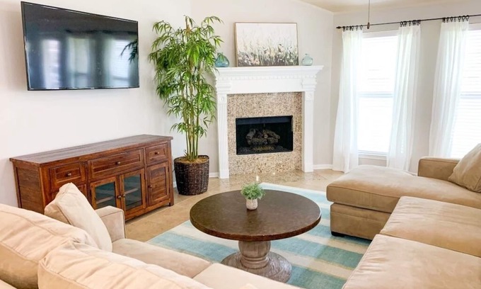 College Park House | Kid-Friendly Beautiful Home in Conroe/The Woodlands