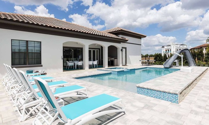 Bay Lake House | Kids own play area/Amazing themed bedrooms/Extra large pool/10 mins WDW/1 LEVEL