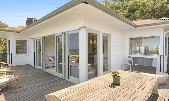 Killcare House | 'Killcare Beach View' by Accom Holidays