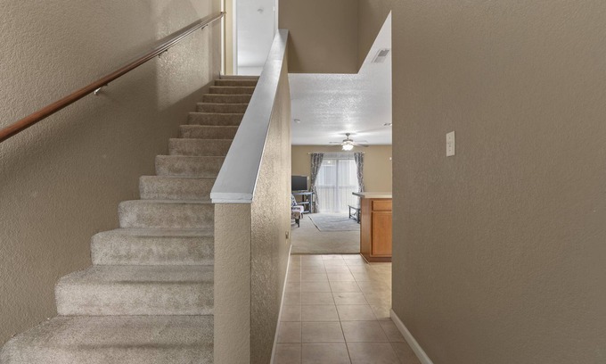 Manhattan House | King Bed and Walkout Deck KSMANE1212