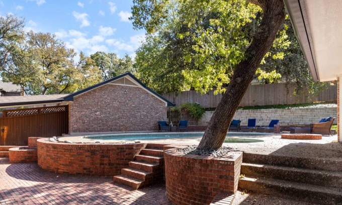 Bee Cave Woods House | King Bed Casita w/Pool Access - Pet-Friendly!