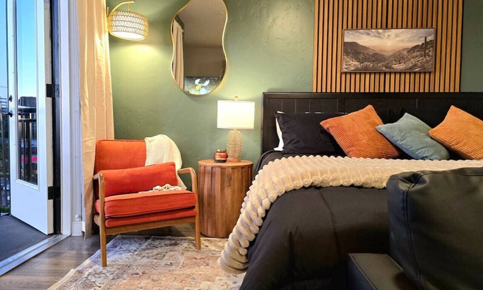 Boise Apartment | King Bed, Coffee Bar, Balcony, Hot Tub