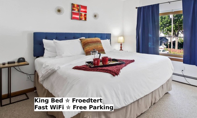 Wauwatosa Apartment | King Bed - FAST WiFi - Near Froedtert