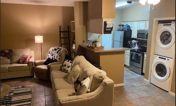 Beaumont Condo | KING Bed, Pool, TV Sports Pack, WiFi, Washer and Dryer in Unit!