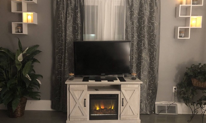 Niagara Falls House | King Cali Bed Suite, Summer Specials available upon request !