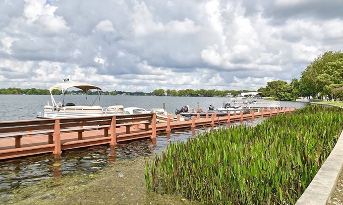 Winter Park Condo | ☀️ King Condo w/Sunroom, Lakeside Pool and Waterfront Park