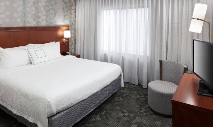 Ludlam Apartment | King Room Near Dolphin Mall MIA