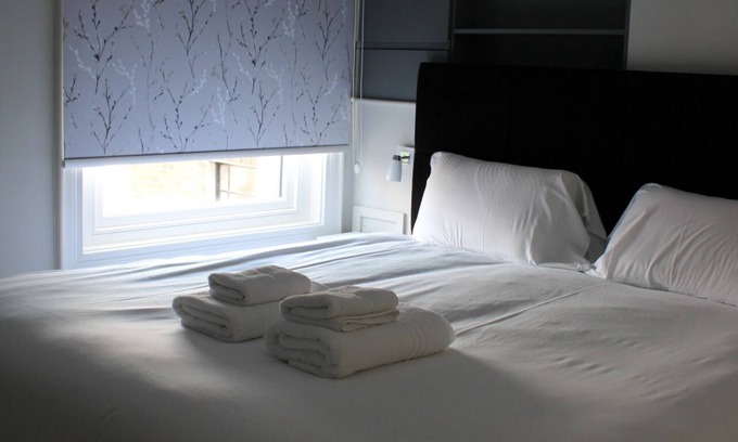 Belfast City Centre Apartment | King Suite Apartment with private bathroom