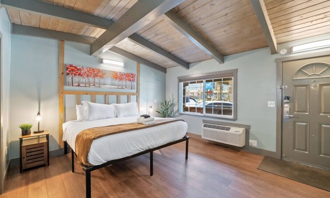 Lakeside Park Hotel | King Suite Escape! Steps from Stateline at Blue Jay Lodge