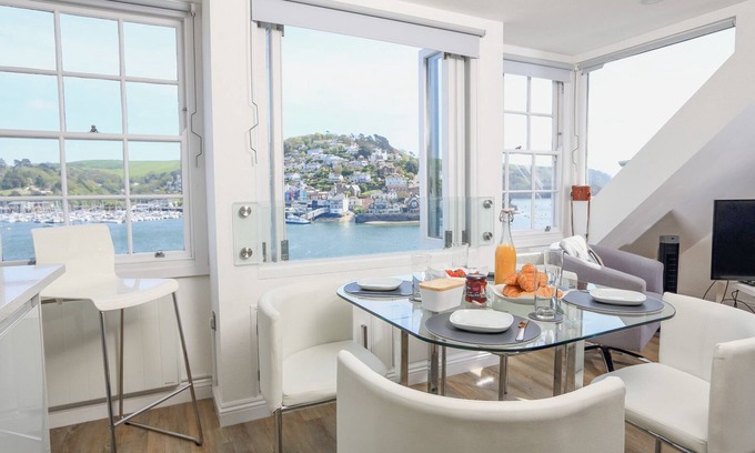 Dartmouth Cottage | KINGS VIEW, family friendly in Dartmouth