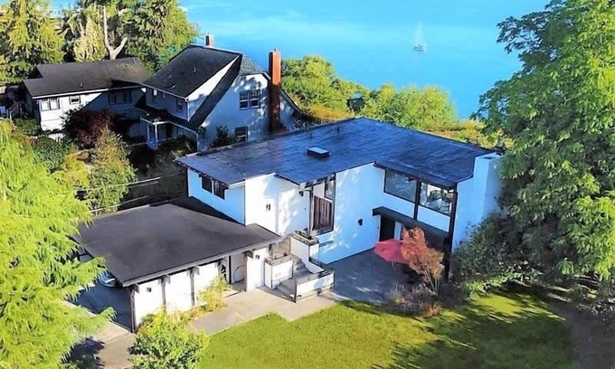 Port Angeles House | Kirks Panoramic Water Views, Steps from Downtown