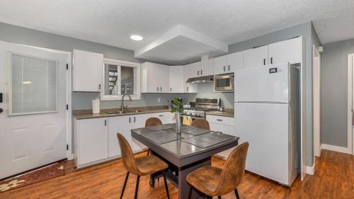 Saanich West Apartment | Knockan Hill Rentals - Ground Floor Suite