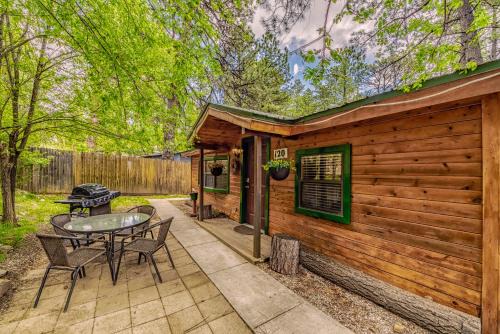 Ruidoso House | Knotty Pine: A Cute Ruidoso Classic with a Private Hot Tub!