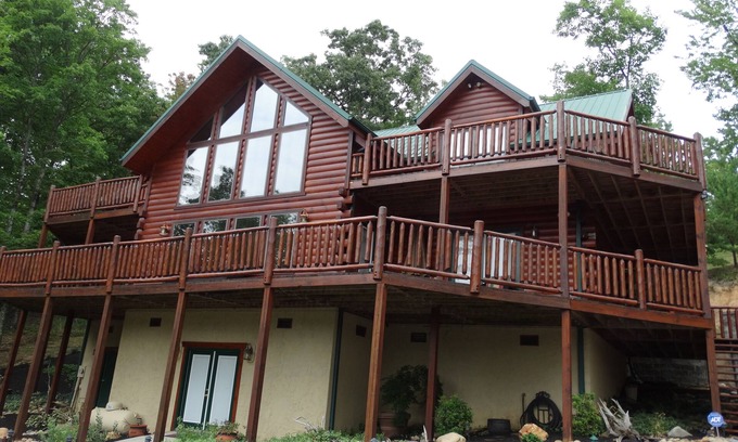 Chalet Village North Cabin | KNOTTYWOOD 🌟 Upscale, Elegant, Award-Winning! You can split payments 3 ways.